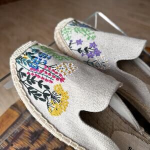 New Soludos Embroidered Wildflowers Mules Women's Size 6 Beige Sand Fabric